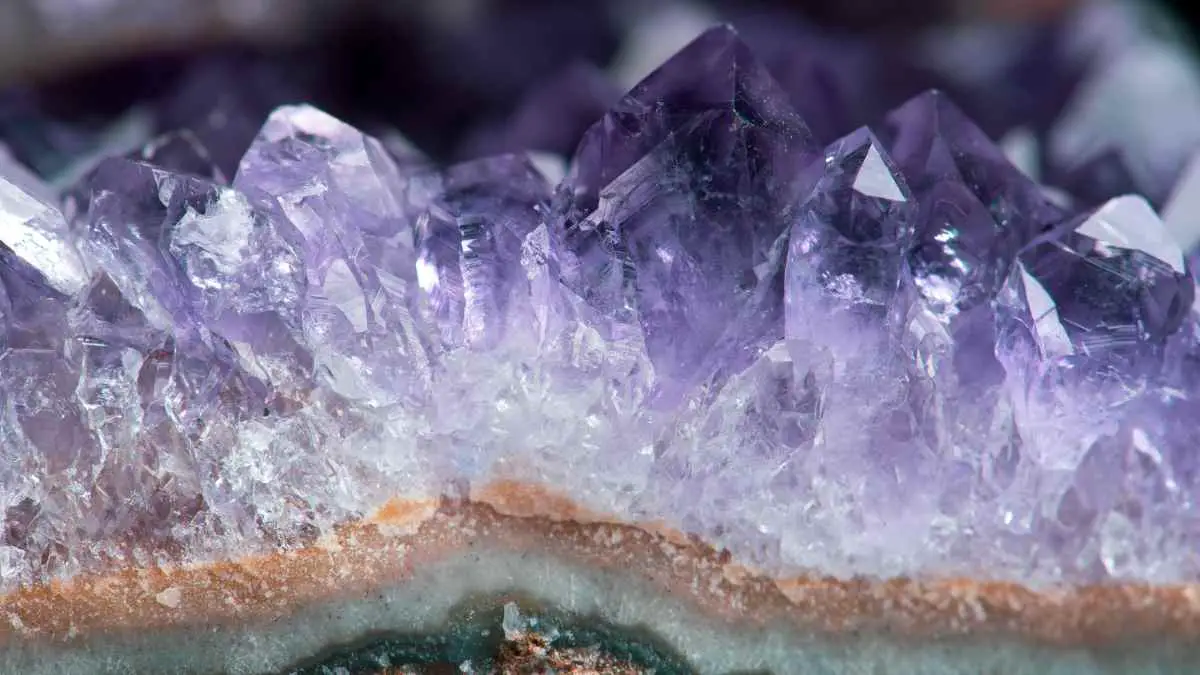best crystals for vivid dreams